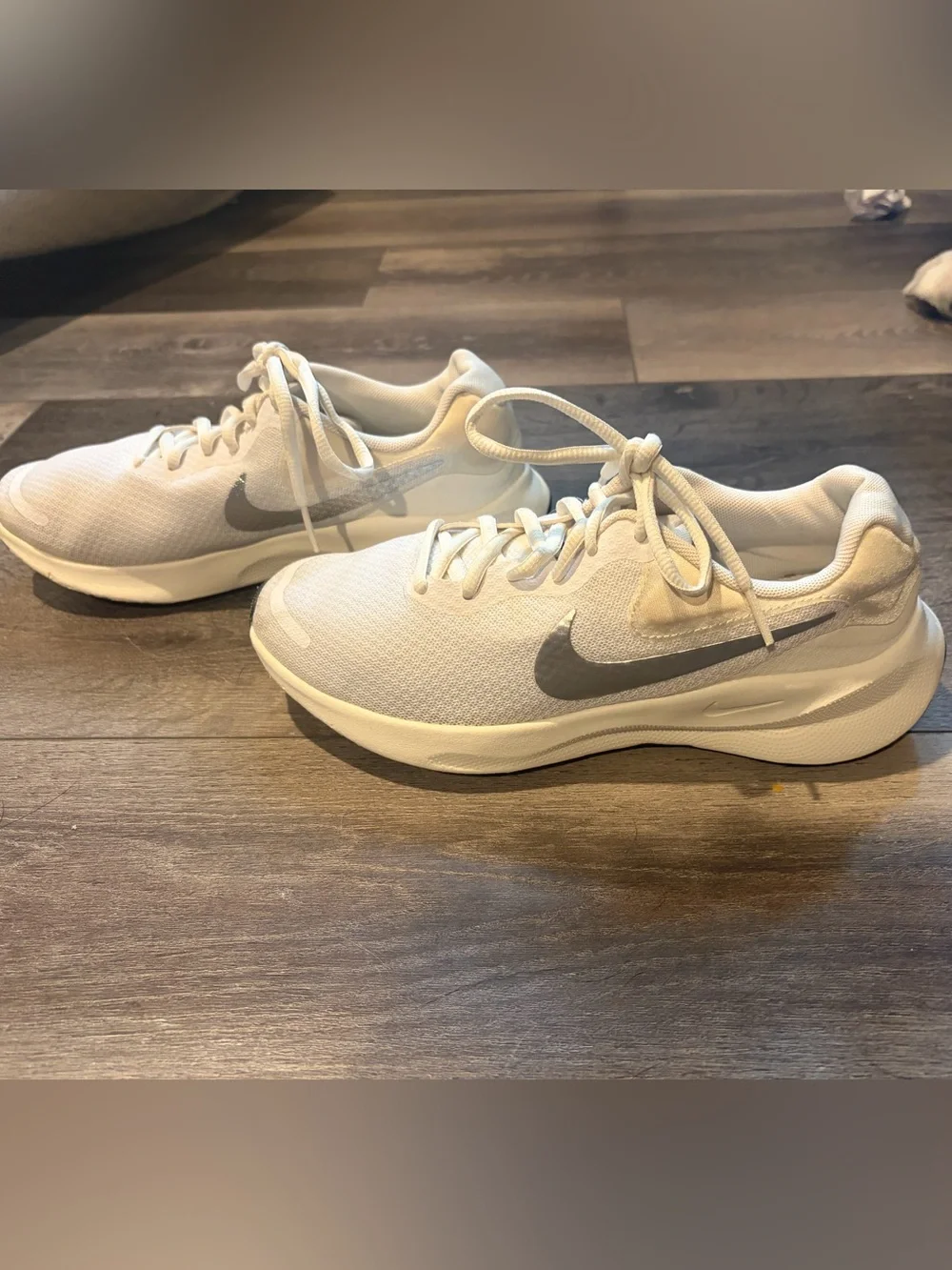 Nike Revolution 7 Womens 7.5 White Sail Metallic Silver Running Shoes FB2208-101
